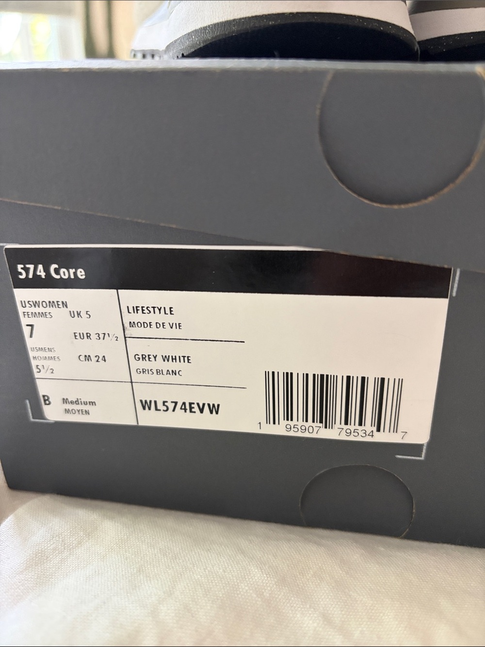 New Balance 574 Core beige, gray white size 7 New with Box - Picture 8 of 8